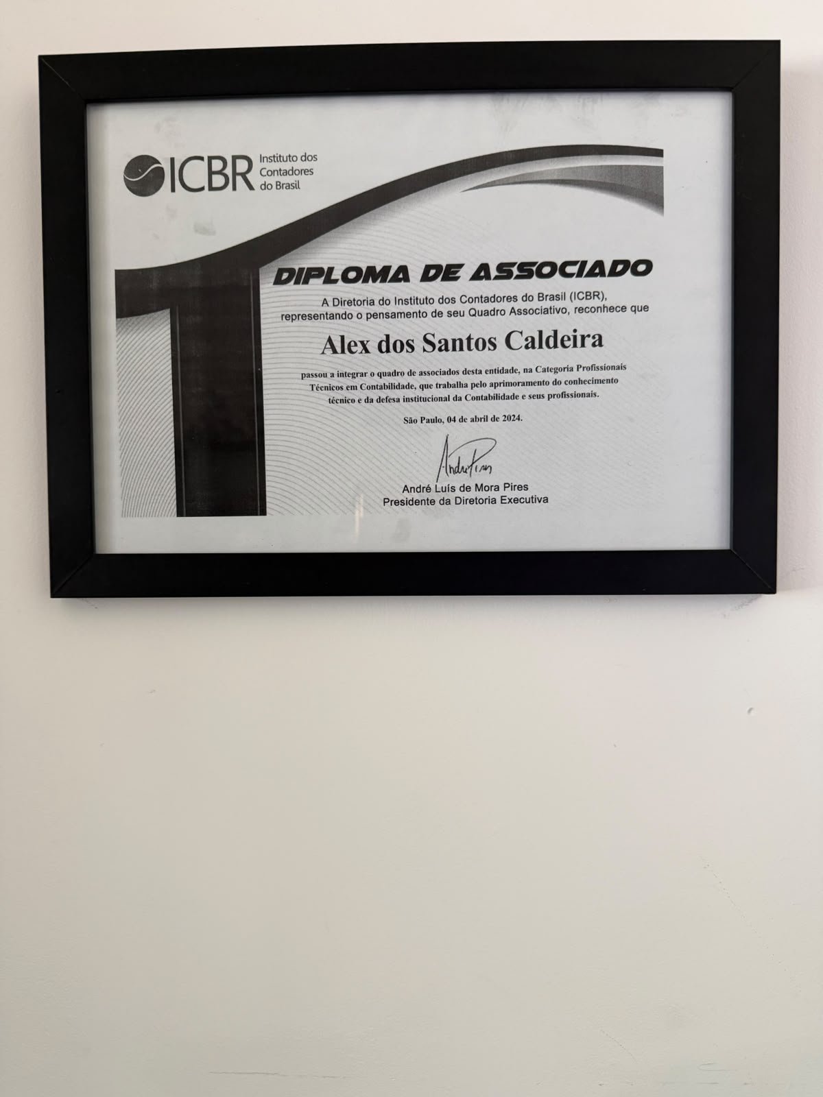 Diploma de associado de Alex Caldeira ao Instituto dos Contadores do Brasil